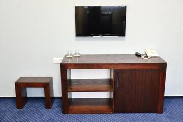 Фото номера Улучшенный двухместный номер с 2 отдельными кроватями Отель Gosudar Hotel г. Кропивницкий 7