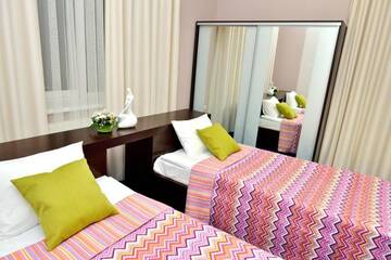 Фото номера Улучшенный двухместный номер с 2 отдельными кроватями Отель Gosudar Hotel г. Кропивницкий 4