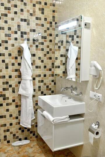 Фото номера Люкс для новобрачных Отель Gosudar Hotel г. Кропивницкий 14